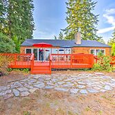 26 Mi to Mount Rainier, Game Room: Puyallup Oasis