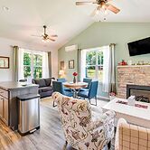 Close to Slopes: Lakeside Cottage in Pocono Mtns