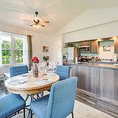 Close to Slopes: Lakeside Cottage in Pocono Mtns