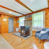 Pet-friendly Wilmington Retreat w/ Hot Tub!