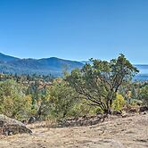 Secluded Mountain Hideaway < 8 Miles to Bass Lake!