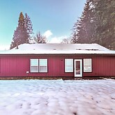 Cozy Darrington Cottage w/ Grill, Near Trails