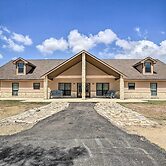 Luxury San Antonio Retreat: 110-acre Private Ranch