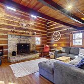 Cozy Log Cabin: 6 Mi to Great Smoky Mtns NP!