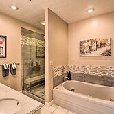 Resort-style Condo w/ Balcony on Lake Keowee