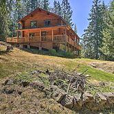 Large Cabin w/ Fire Pit + Grill on 34 Acres!