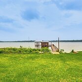 Waterfront Yantis Retreat w/ Deck & Zipline!