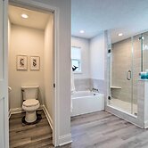 Bright Home w/ Dock on Lake Conroe!