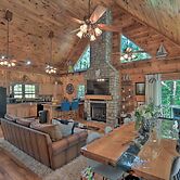 Lovely Lake Hartwell Retreat: Dock, Deck & Grill!