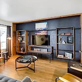 Contemporary Dallas Condo w/ Pool Access!