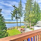 The Lillipad in Lilliwaup: Magnificent Waterfront!