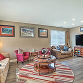 Air Racing Decor, Hot Tub: Sparks Home!