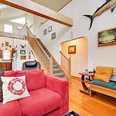 Twin Lakes Home - Walk to Lake Elizabeth!