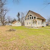 Twin Lakes Home - Walk to Lake Elizabeth!
