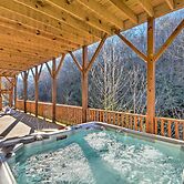 Avalon Woods Riverfront Retreat: Walk to Waterfall