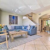 Bright & Airy Lahaina Condo - Walk to Beach!