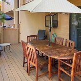 Bright & Airy Lahaina Condo - Walk to Beach!