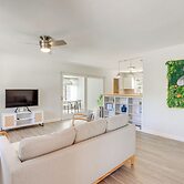 Boho-chic Sarasota Hideaway: Yard & Fire Pit!