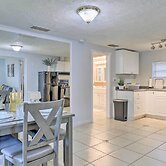 Central Sarasota Home: 8 Mi to Siesta Key!