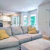 Marion Home w/ Private Deck < 1 Mi From Beach