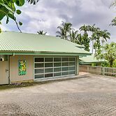 Hilo Home w/ Private Deck + Stunning Ocean Views!
