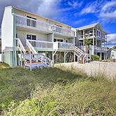 Bright Fernandina Beach Townhome: Walk to Ocean!