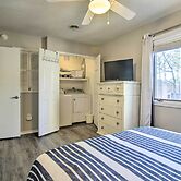 Townhome w/ Outdoor Shower < 1 Mile to Downtown