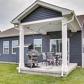 Covered Patio, Grill & Hammock: Frankford Home!