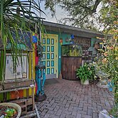 8 Mi to Beaches: Artistic Bradenton Studio w/ Yard