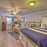 8 Mi to Beaches: Artistic Bradenton Studio w/ Yard