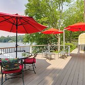 Vibrant Sterling Lakefront Lodge w/ Kayaks