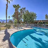 Resort Pools + Golf: Palm Springs Condo!