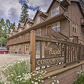 Walk to Marina: Rustic Grand Lake Retreat!