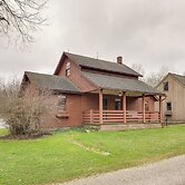 Quaint Winesburg Cottage w/ Porch & Pond!