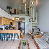 Resort-style Condo With Lake-view Balcony!