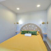 Joshua Tree Vacation Home w/ Private Hot Tub!