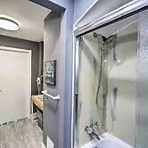 11 Mi to Nola: Westwego Home w/ Sunroom!