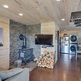 Secluded Jefferson Cabin w/ Deck + Mountain Views!