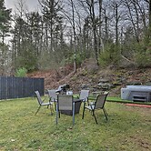 Large Yard + Games: Edgewater Escape in Paupack!