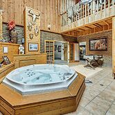 Spacious Alto House on 8 Private Acres w/ Hot Tub!