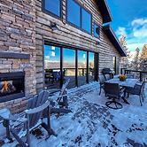 Luxury Ski-in/out Getaway w/ Hot Tub & Views!