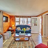 Cozy Hampton Cottage - Walk to Beaches & Marina!