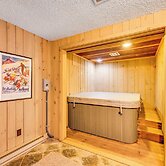 Half Mile to Ski Slopes: Conway Condo w/ Hot Tub!