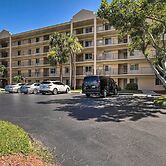 Jupiter Condo w/ Pool Access, Walk to Beach!