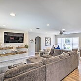 Lavish Holiday Home w/ Lanai & Heated Outdoor Pool