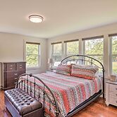 Cozy Cottage: Yard + Deck, Walk to Downtown!