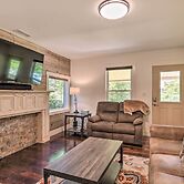 Cozy Cottage: Yard + Deck, Walk to Downtown!