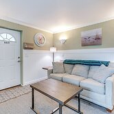 Charming Updated Retreat Walk to Lake Stevens!