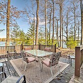 Secluded Lost Lake Cottage w/ Spacious Loft!