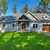 Covered Deck, Grill & Game Room: Gilford House!